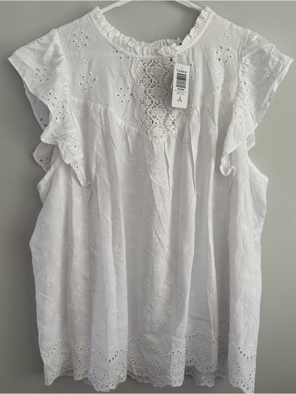 Torrid 3 white Eyelet Ruffle Sleeve Top nwt 3x 3xl